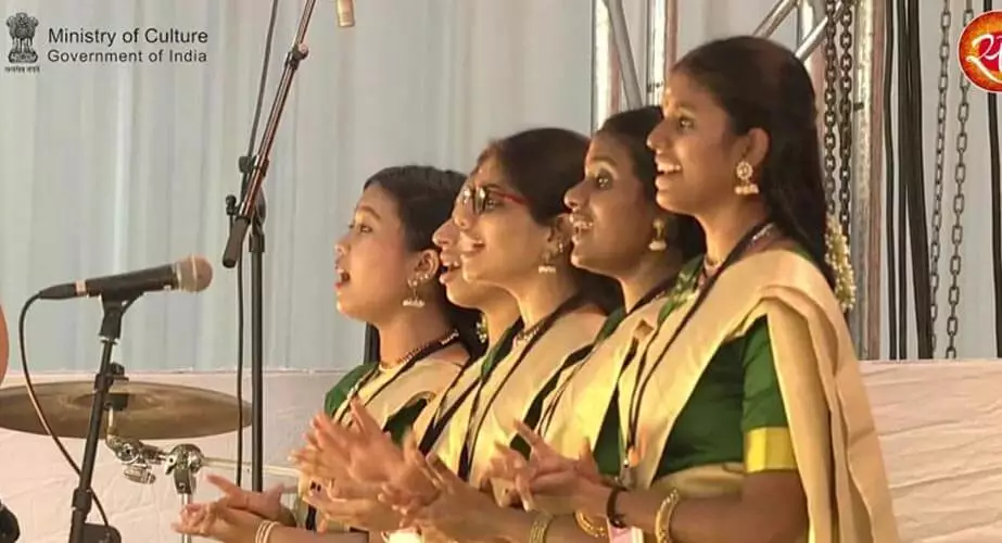 Act on Thaayin Manikodi Paareer